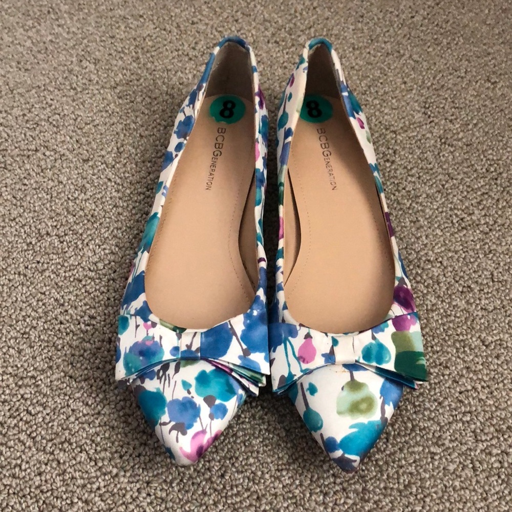 BCBG floral flats size 8